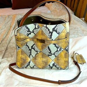 🌸Beautiful 🌸Tory Burch Lee Radziwill large snakeskin diamond pattern